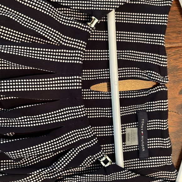 TOMMY HILFIGER blue and white stripe sleeveless top. Sz medium - Picture 5 of 7